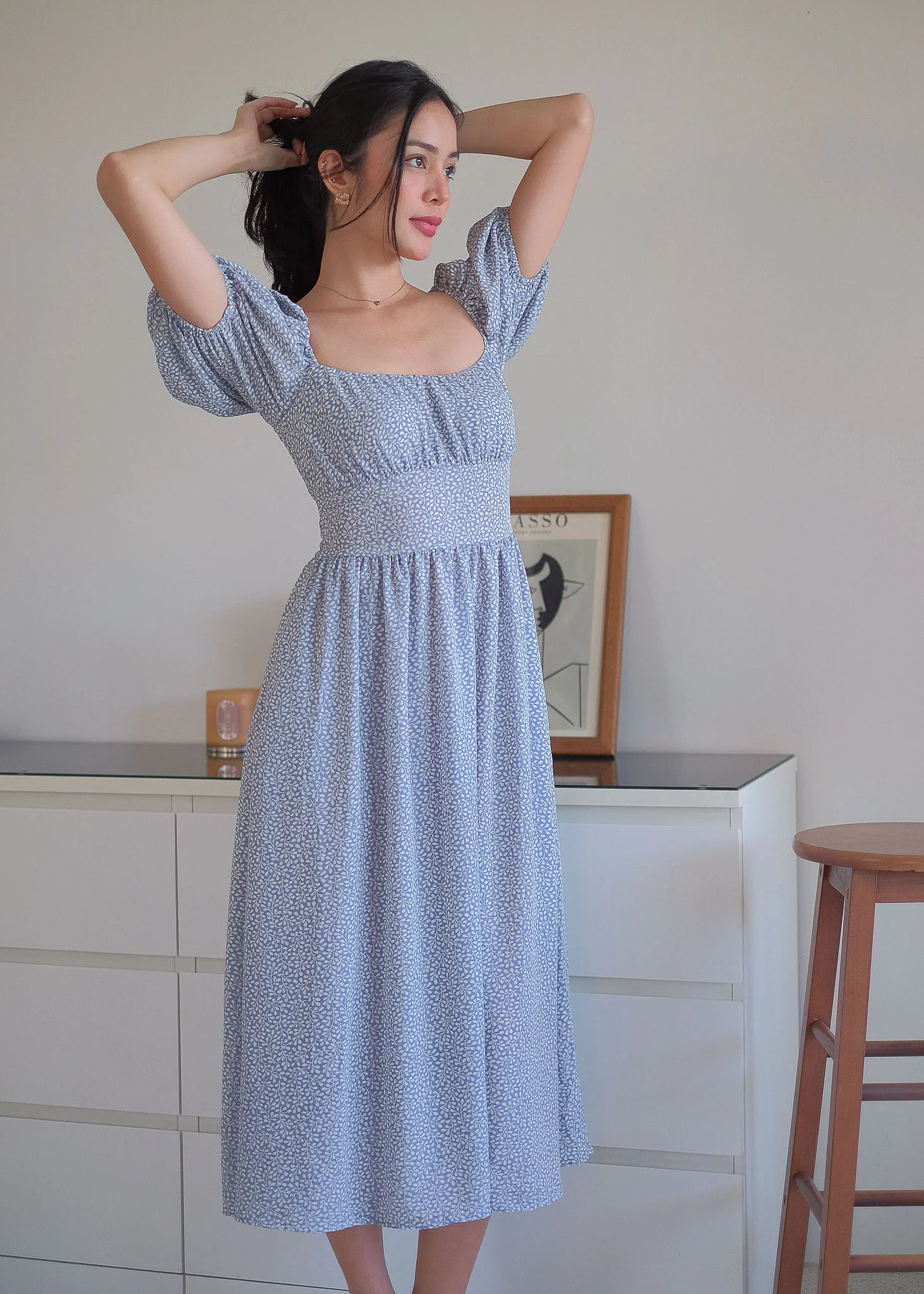 Monica Midi Dress – blue vine floral - Image 3